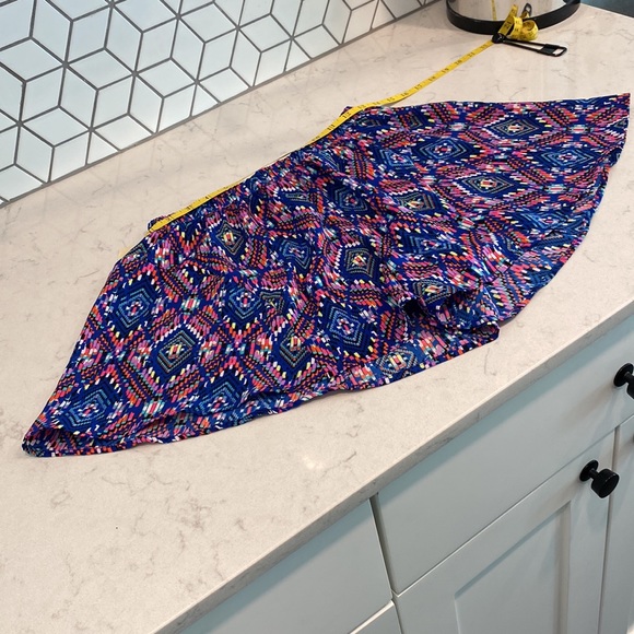 Geometric Pattern Flowy Shorts - Picture 3 of 8